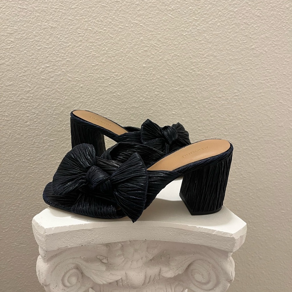 Black crinkle satin bow slides